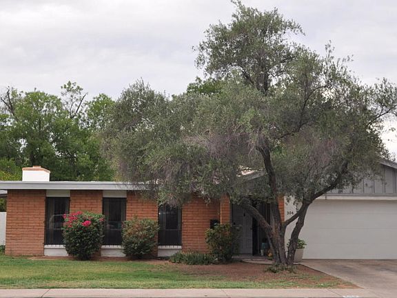 2nd image of 304 N Westwood