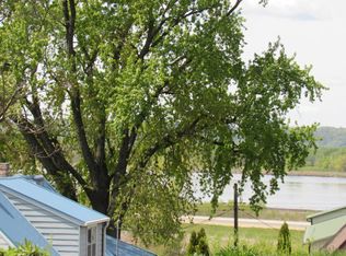 110 Malin St, Genoa, WI 54632