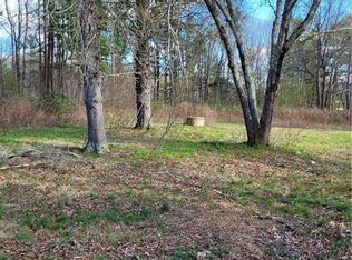 15 Old Greenwich Rd, Moosup, CT 06354