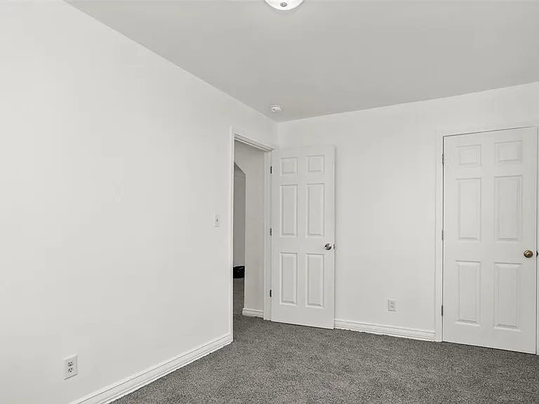 24868 Grove Ave — Photo 8