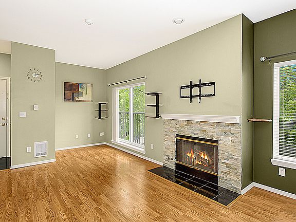 4th image of 9307 176th Pl NE Unit 4
