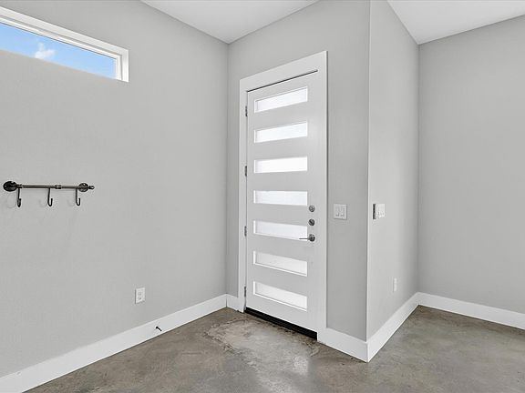 4th image of 4707 Leslie Ave Unit A