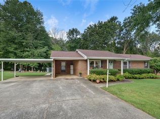 125 S Edgewood Rd, Eden, NC 27288