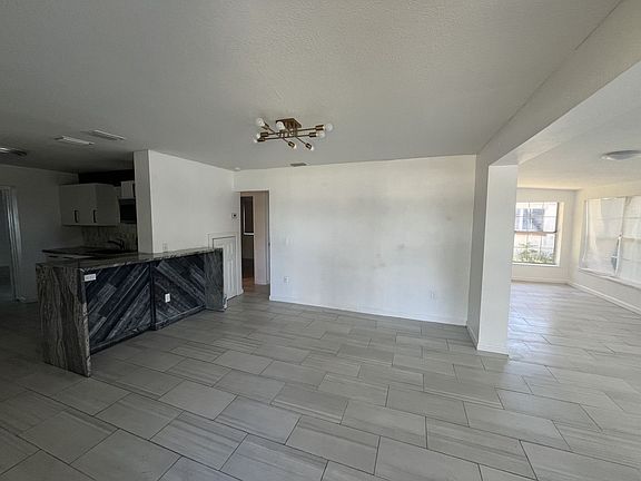 3rd image of 43 Alamanda Dr