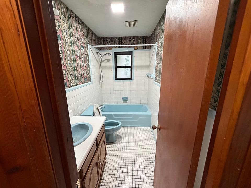 2nd image of 3935 Clements Rd
