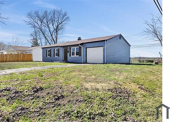 60 W Adams Dr — Photo 2