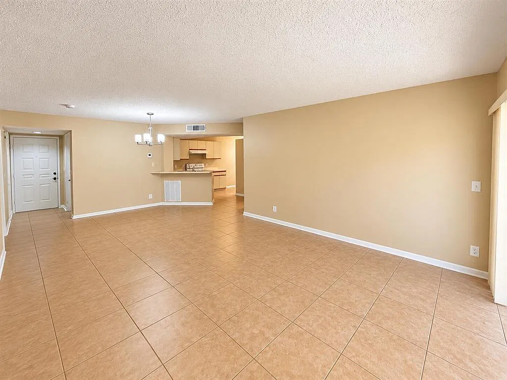 3 bed, 1166 sqft, $2,350 — Photo 3