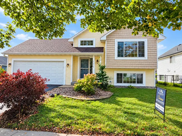 1212 Elm St, Farmington, MN 55024