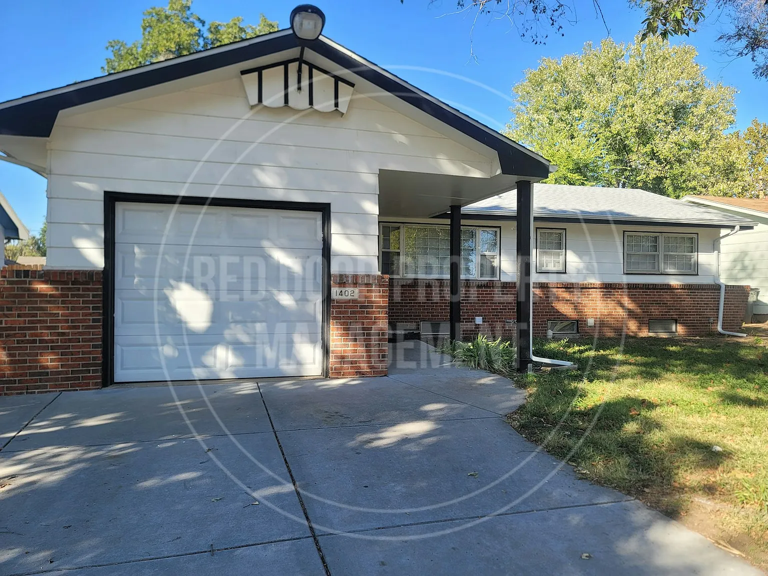 1402 West Lotus Street — Photo 2