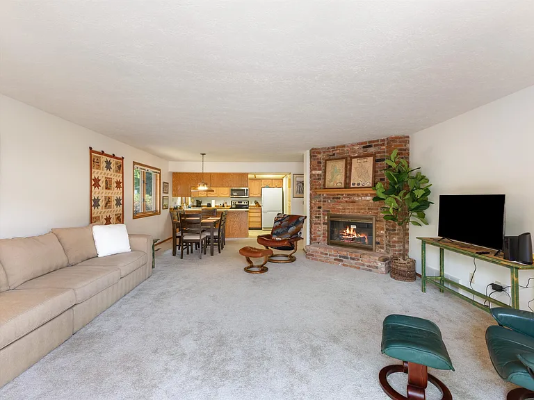 1712 W Olive St #2-48 — Photo 19