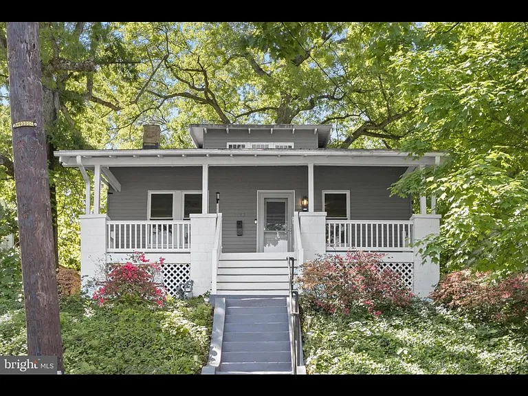 1405 Newton St NE — Photo 1