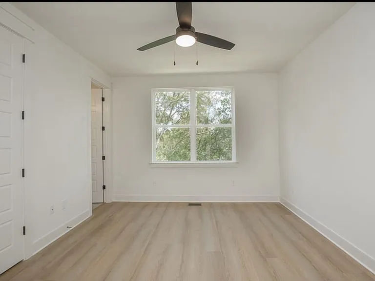615 Waco Dr — Photo 11