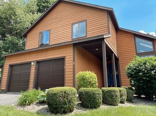 8 Cricket Ln, Fayetteville, NY 13066
