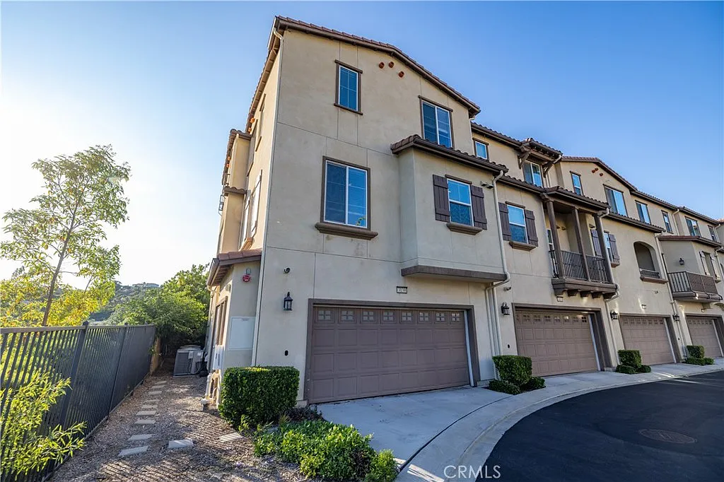 3 bed, 1850 sqft, $3,700 — Photo 1