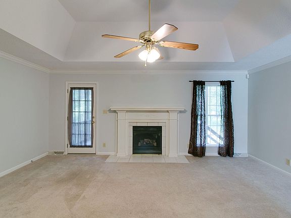 3rd image of 298 Ellsworth Ct