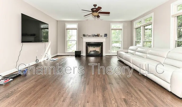 1840 Mamie Dyer Ln — Photo 10