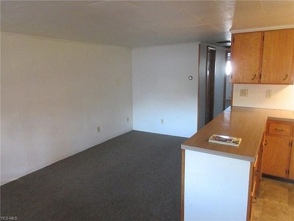 4th image of 905 Logan Ave NW