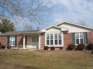 902 Parkwatch Dr, Ballwin, MO 63011