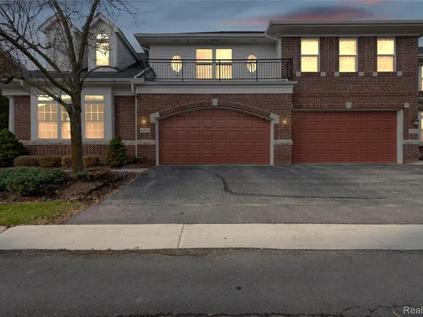 4392 Gateway Cir, West Bloomfield, MI 48322
