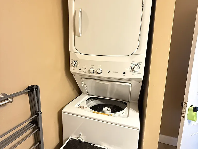 27 Peaceable St #2 — Photo 8
