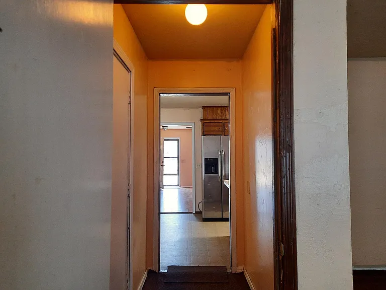 812 E Walnut St — Photo 6