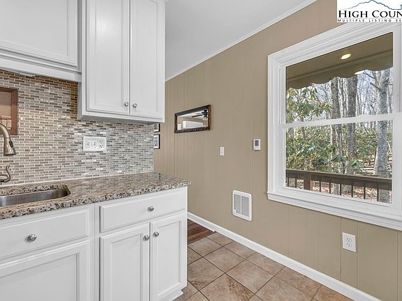 4th image of 837 Pine Ridge Road