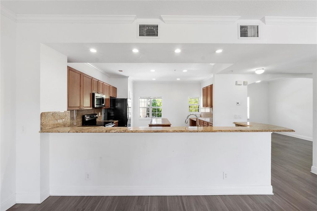 651 SW 1st Ave #614-2, photo 2