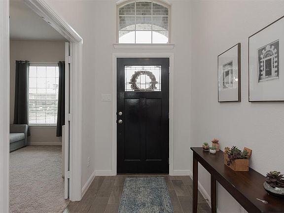 4th image of 1324 Canary Ln