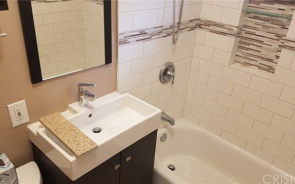 4th image of 22040 Calvert St APT 12