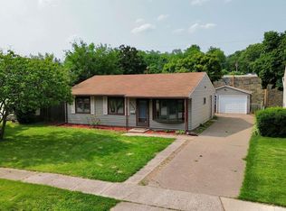 5025 44th Ave, Moline, IL 61265