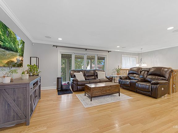 5th image of 1691 Roosa Ln