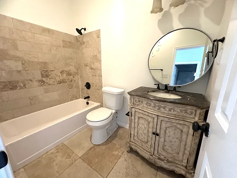 813 Essex Dr — Photo 11