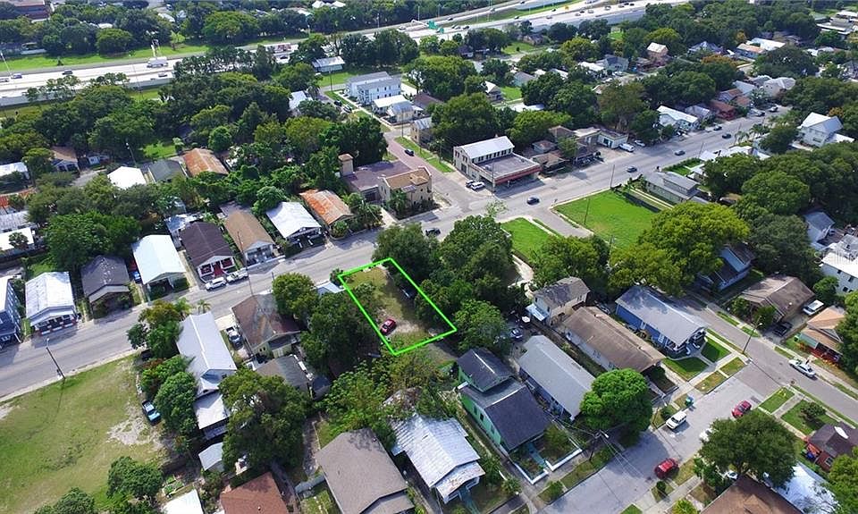 2nd image of 1208 E Columbus Dr