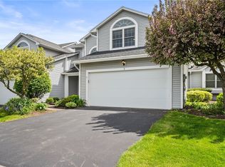 5 Cedar Ridge Dr, Fairport, NY 14450