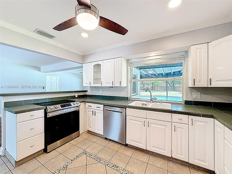 4330 SW 7th St — Photo 14