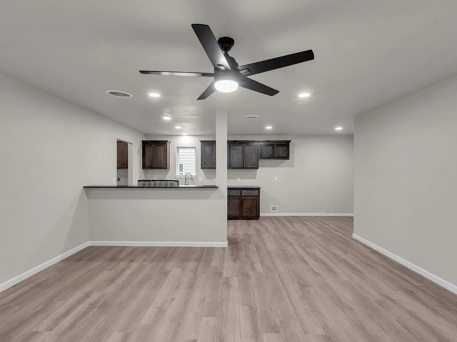 4 bed, 1900 sqft, $2,140 — Photo 4