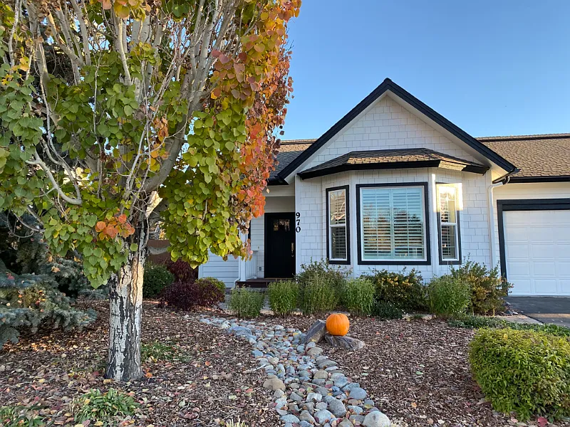 Single level, light filled home in Hailey, ID — Photo 1