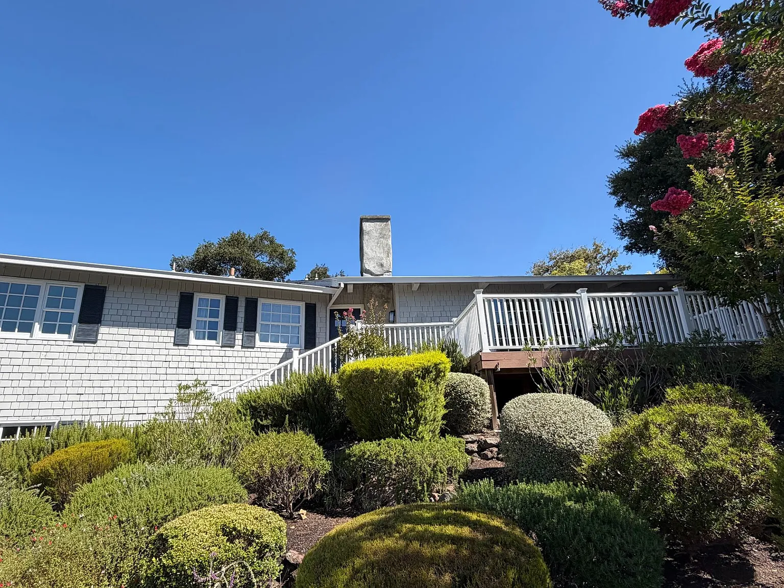 3 bed, 2550 sqft, $12,800 — Photo 1