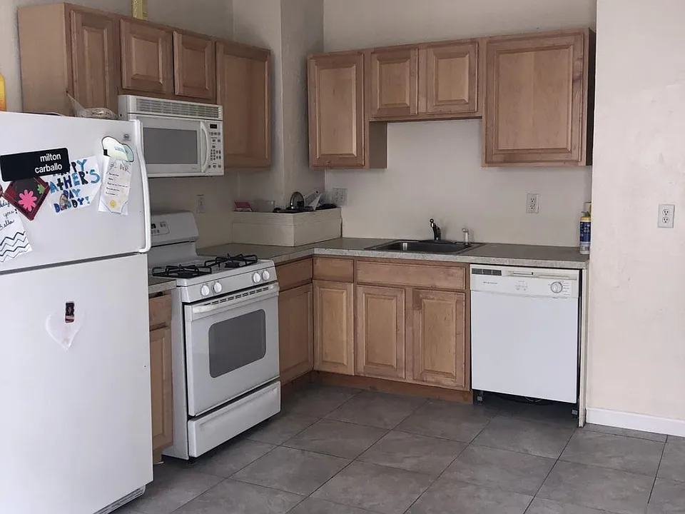 Full Kitchen with new floor tiles. (Fridge, Stove, Dishwashe