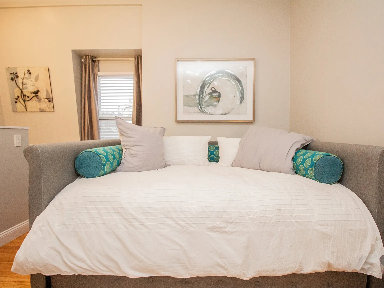 2 bed, 1.5 bath, 900 sqft, $6,500 — Photo 4