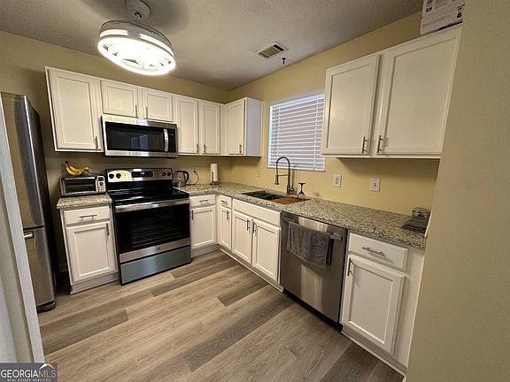 5th image of 5884 Raven Ln
