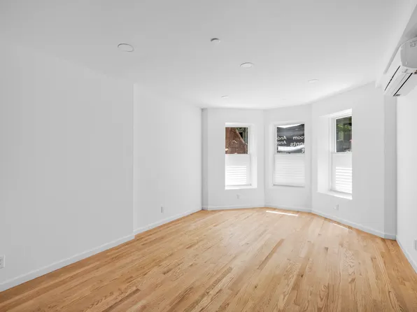 113 Bainbridge Street image 1 of 6