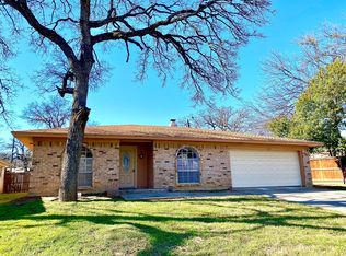 505 Moore Creek Rd, Hurst, TX 76053