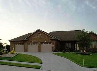 19802 Elkhorn Ridge Dr, Elkhorn, NE 68022