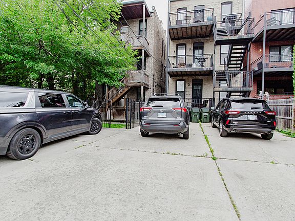 3rd image of 1735 W Erie St #3N