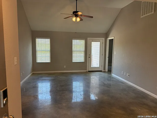 3 bed, 2.0 bath, 1035 sqft, $1,850 — Photo 2