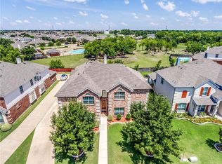 2816 Gillespie Ln, Grand Prairie, TX 75052