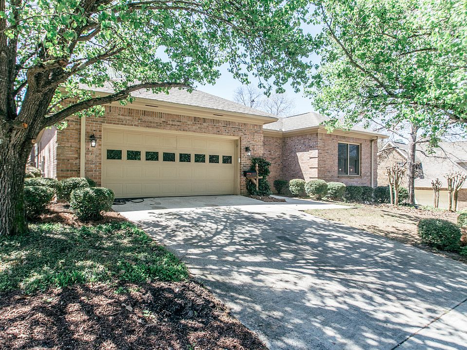 1st image of 305 Plantation Dr