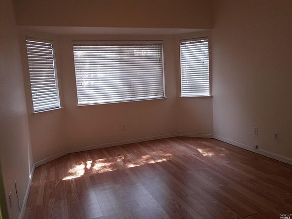 5th image of 213 Aaron Cir
