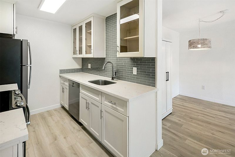 3rd image of 9255 Greenwood Avenue N #27
